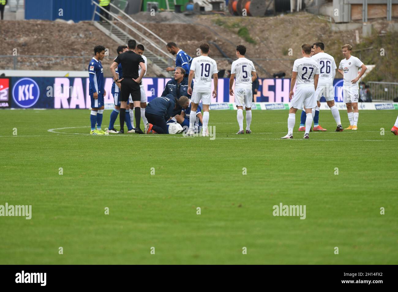 KSC-Match gegen Erzgebirge Aue, Zweite Liga, Fußball, Karlsruher SC, Erzgebirge Aue, Karlsruhe 16. Ottobre 2021 secondo campionato Foto Stock