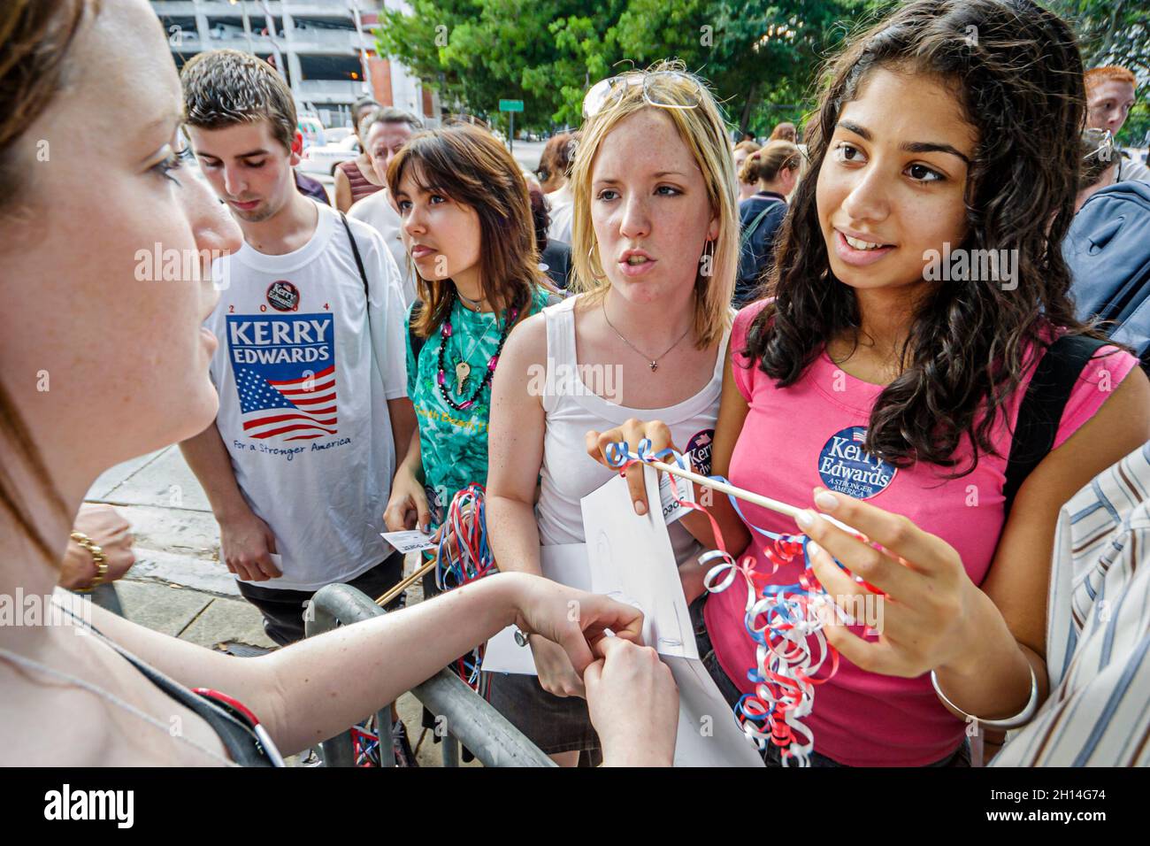 Miami Florida,Stephen Clark Government Center,Center,Democratic Party Presidential election rally studenti politici che discutono questioni Foto Stock