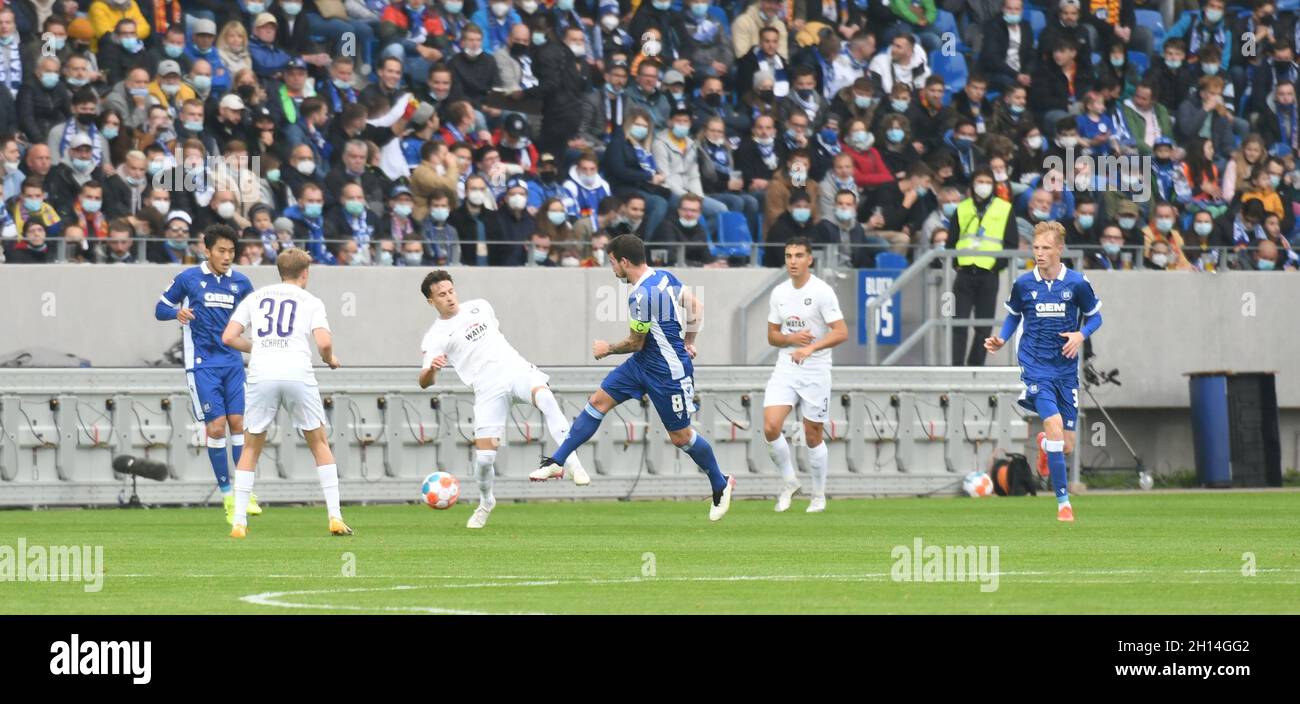 KSC-Match gegen Erzgebirge Aue, Zweite Liga, Fußball, Karlsruher SC, Erzgebirge Aue, Karlsruhe 16. Ottobre 2021 secondo campionato Foto Stock