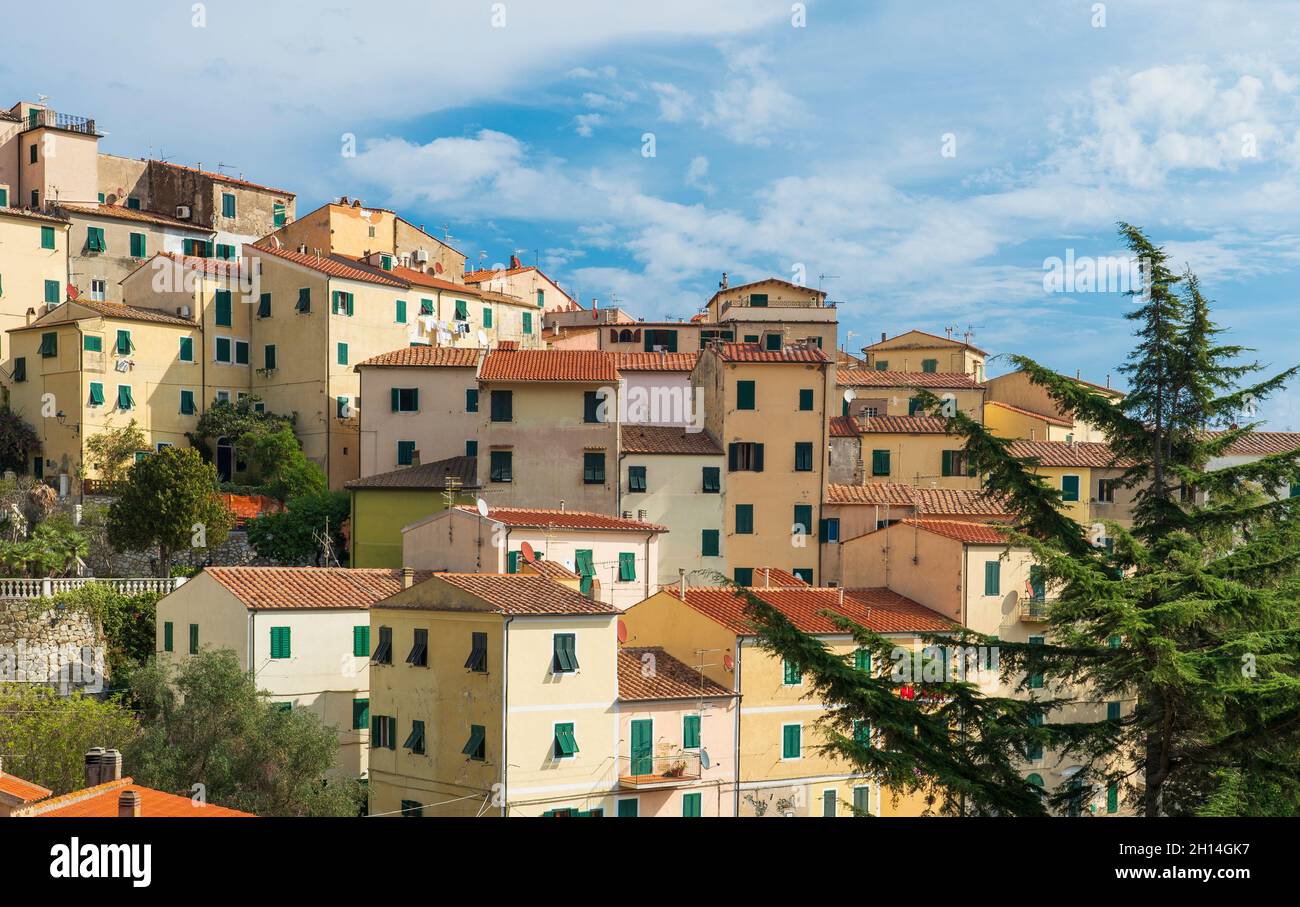 Skyline di Rio nella` Elba, il più bel villaggio dell'Isola d'Elba, Arcipelago Toscano, Toscana, Italia Foto Stock