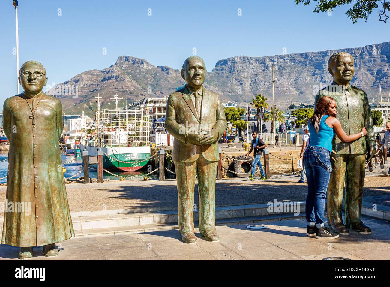 Città del Capo Sud Africa, V & A Victoria Alfred Waterfront, premio Nobel Square Albert Luthuli, Desmond Tutu FW de Klerk Nelson Mandela statue Foto Stock