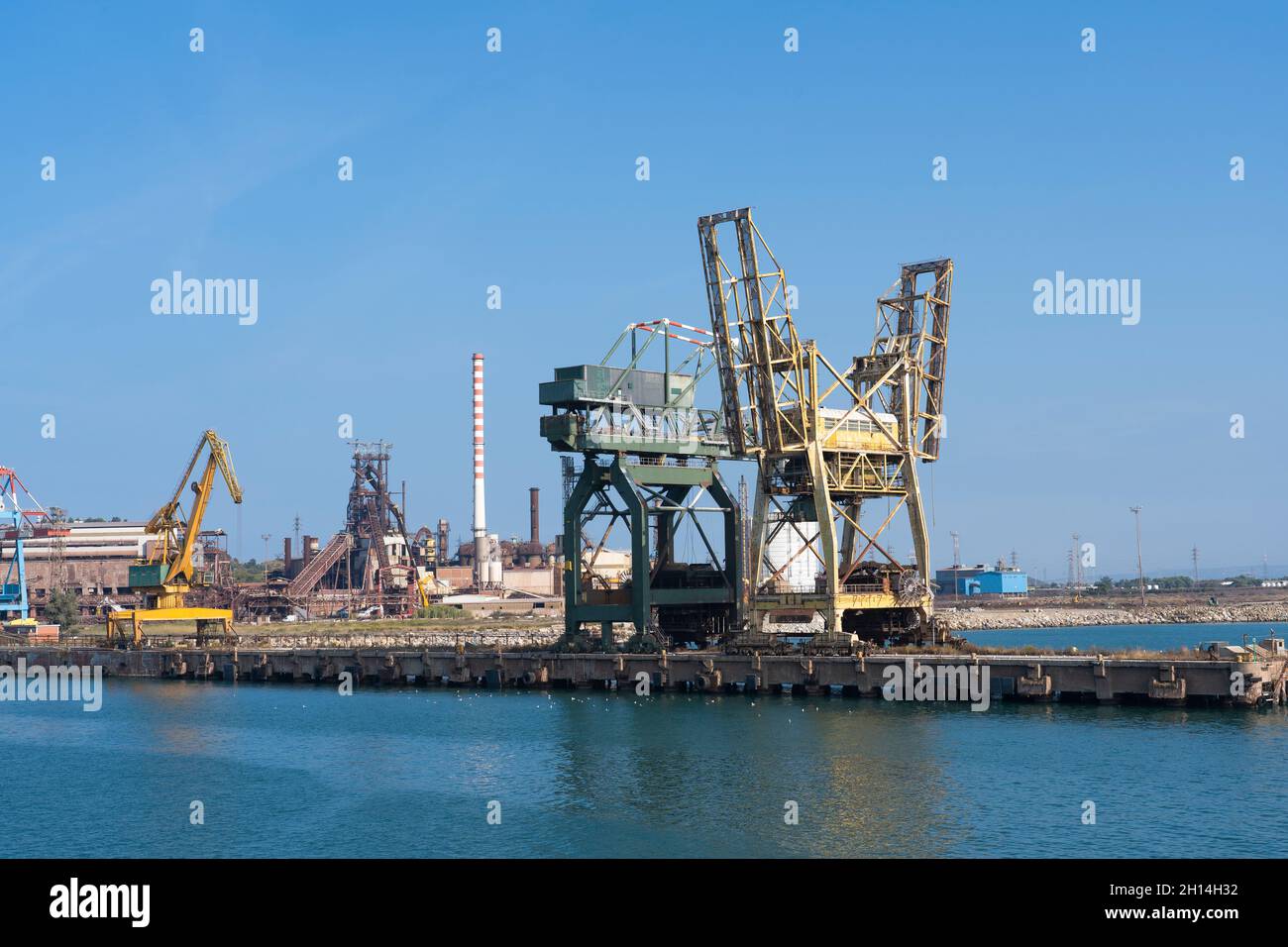 Porto commerciale di Piombino, Toscana, Italia Foto Stock
