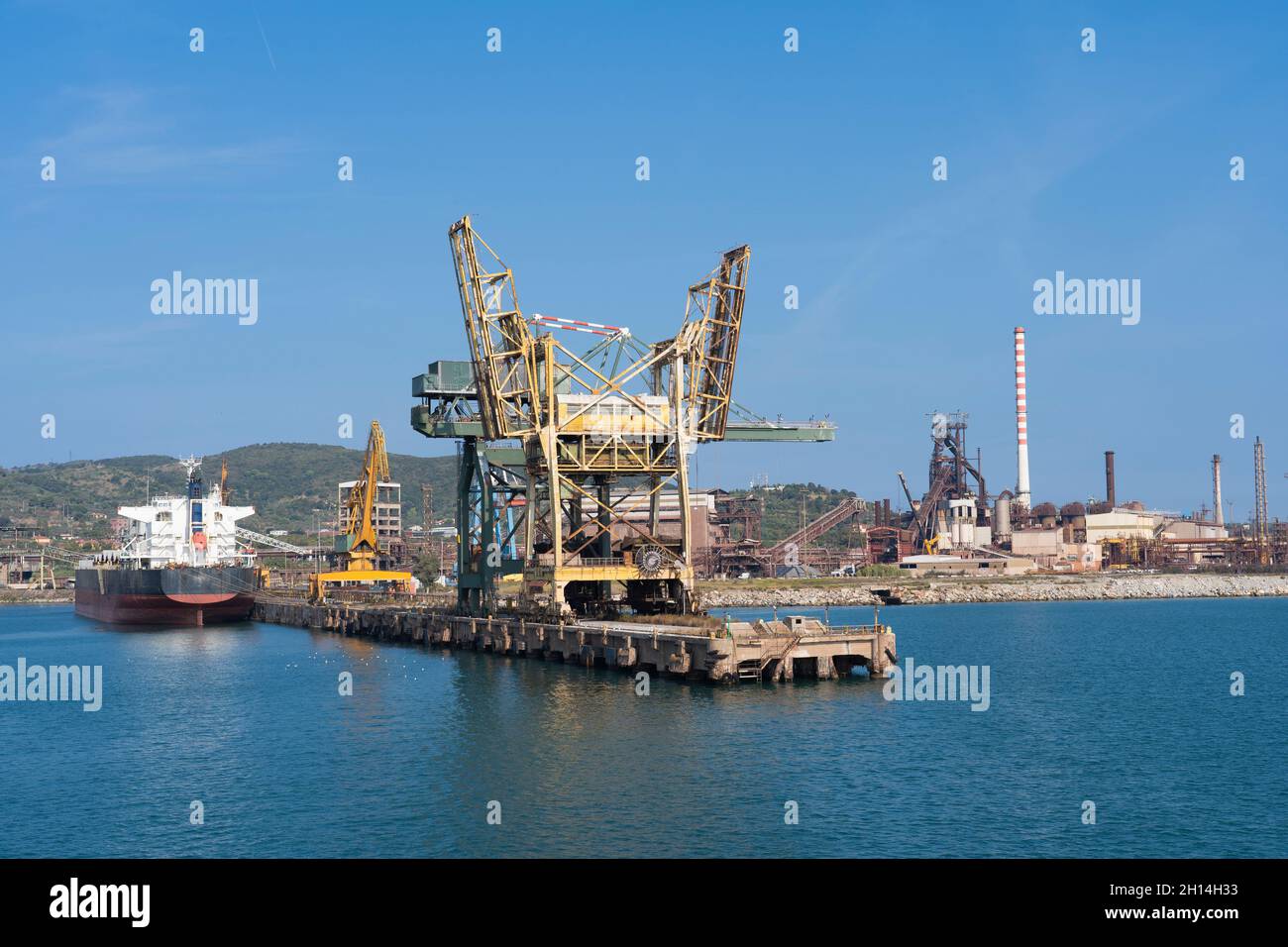 Porto commerciale di Piombino, Toscana, Italia Foto Stock