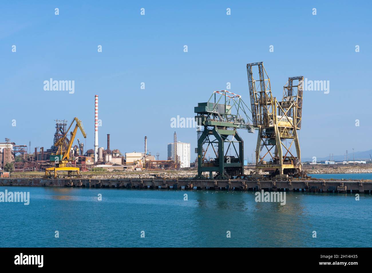 Porto commerciale di Piombino, Toscana, Italia Foto Stock