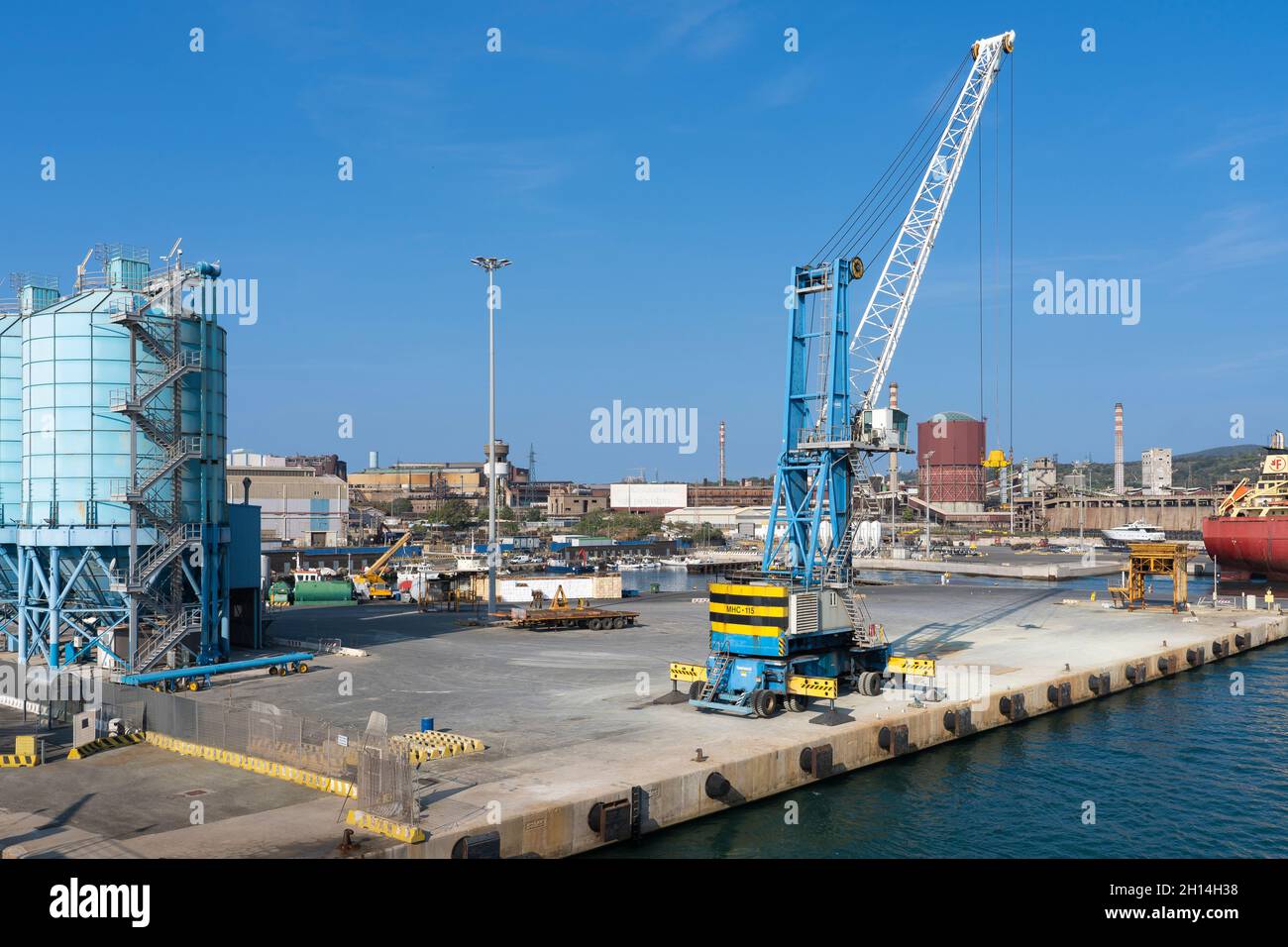 Porto commerciale di Piombino, Toscana, Italia Foto Stock