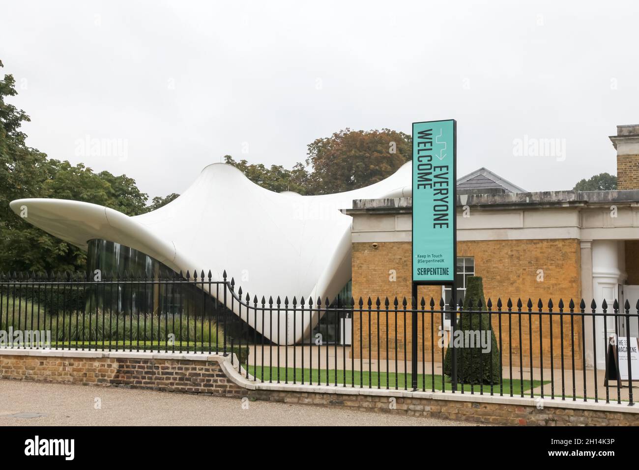 Serpentine Sackler Gallery su West Carriage Drive a Hyde Park, Londra, Inghilterra, ottobre 2021 Foto Stock