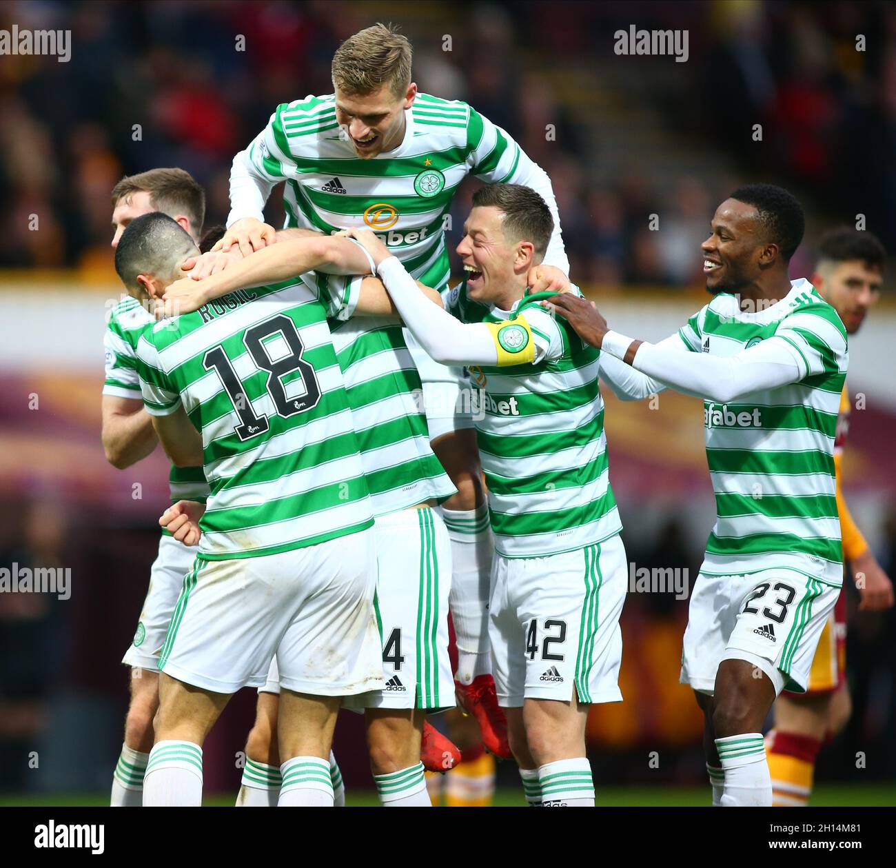 Abir Park, Motherwell, Regno Unito. 16 ottobre 2021. Scottish Premier League Football, Motherwell contro Celtic; David Turnbull di Celtic non celebra l'obiettivo contro il suo vecchio club dopo che ha reso 2-0 a Celtic nel 52 minuti di credito: Azione Plus Sport/Alamy Live News Foto Stock