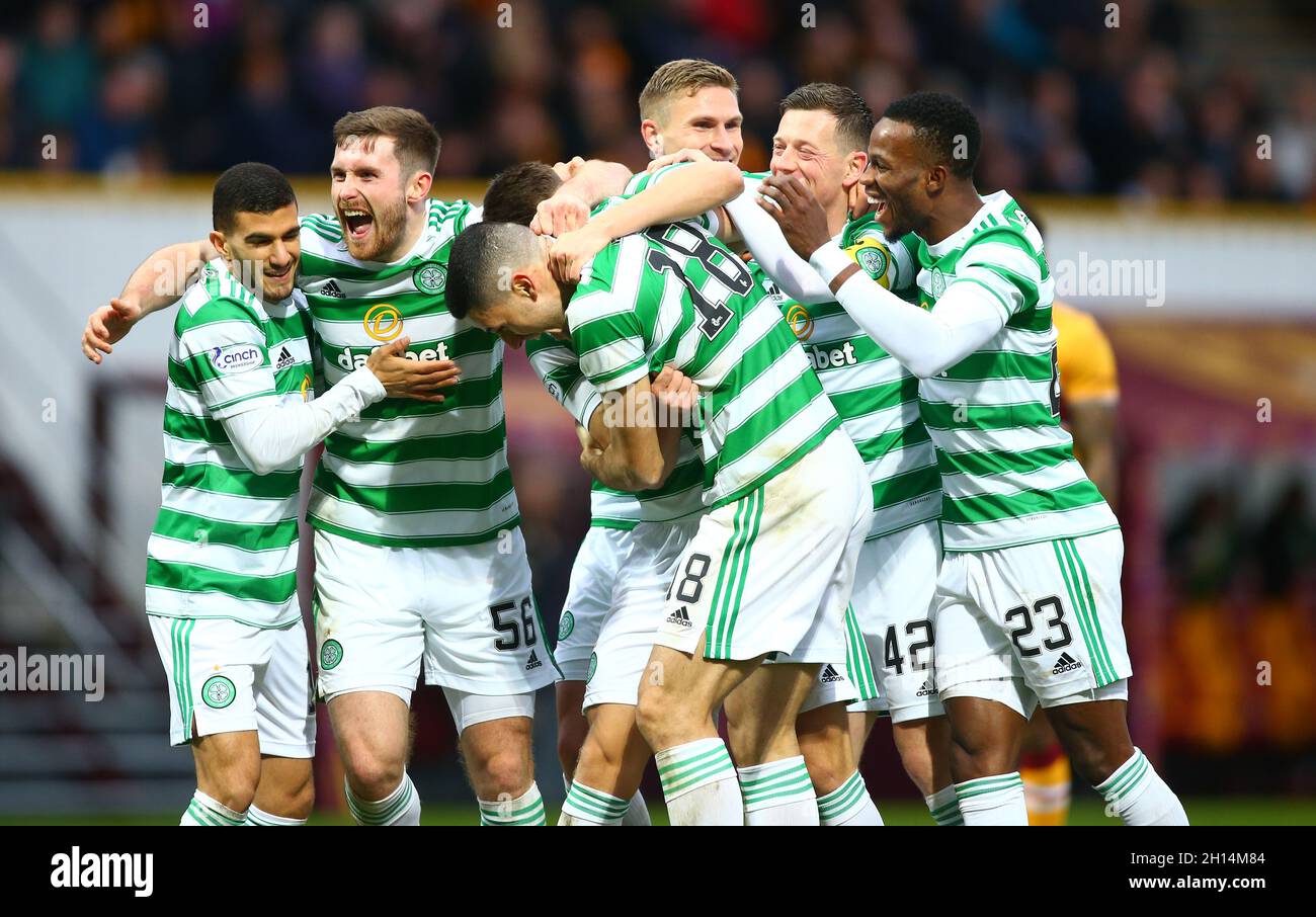 Abir Park, Motherwell, Regno Unito. 16 ottobre 2021. Scottish Premier League Football, Motherwell contro Celtic; David Turnbull di Celtic non celebra l'obiettivo contro il suo vecchio club dopo che ha reso 2-0 a Celtic nel 52 minuti di credito: Azione Plus Sport/Alamy Live News Foto Stock