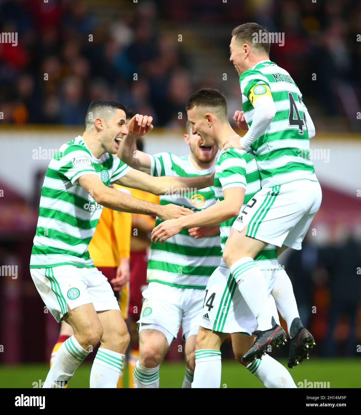 Abir Park, Motherwell, Regno Unito. 16 ottobre 2021. Scottish Premier League Football, Motherwell contro Celtic; David Turnbull di Celtic non celebra l'obiettivo contro il suo vecchio club dopo che ha reso 2-0 a Celtic nel 52 minuti di credito: Azione Plus Sport/Alamy Live News Foto Stock