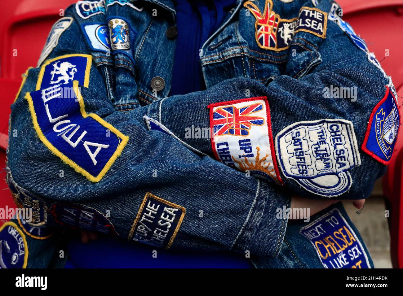 Toppe giacca di jeans immagini e fotografie stock ad alta