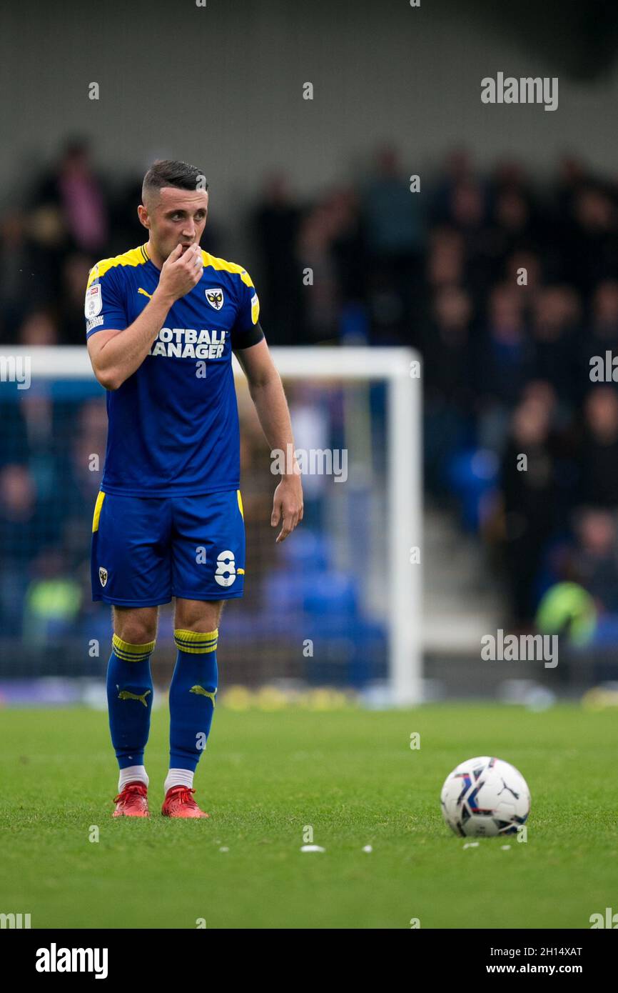 LONDRA, REGNO UNITO. 16 OTTOBRE Anthony Hartigan dell'AFC Wimbledon controlla la palla durante la partita della Sky Bet League 1 tra AFC Wimbledon e Sheffield Mercoledì al Pought Lane Stadium di Londra Sabato 16 ottobre 2021. (Credit: Federico Maranesi | MI News) Credit: MI News & Sport /Alamy Live News Foto Stock