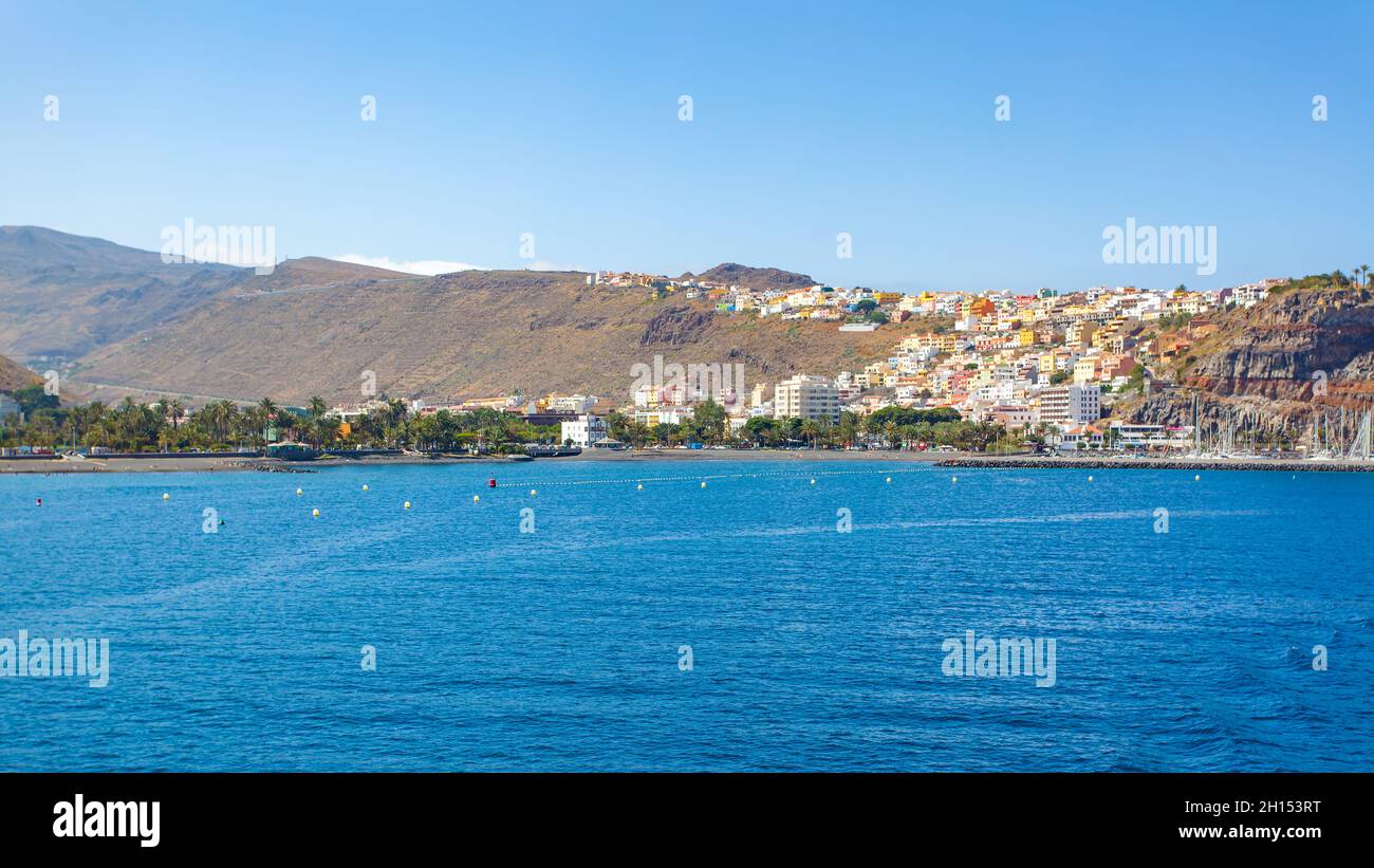San Sebastian de la Gomera sulla riva dell'oceano, Isole Canarie, Spagna. Vista panoramica Foto Stock