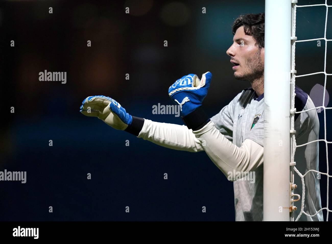 Il portiere italiano Ludovico Gelmi durante la U20 International friendly al Technique Stadium di Chesterfield. Data foto: Giovedì 7 ottobre 2021. Foto Stock