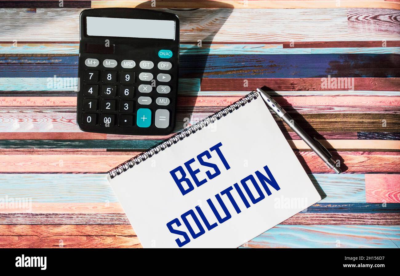 Testo su blocco note, soluzione migliore. Concetto di business per alternative o l'approccio che meglio si adatta alla situazione attuale. Foto Stock