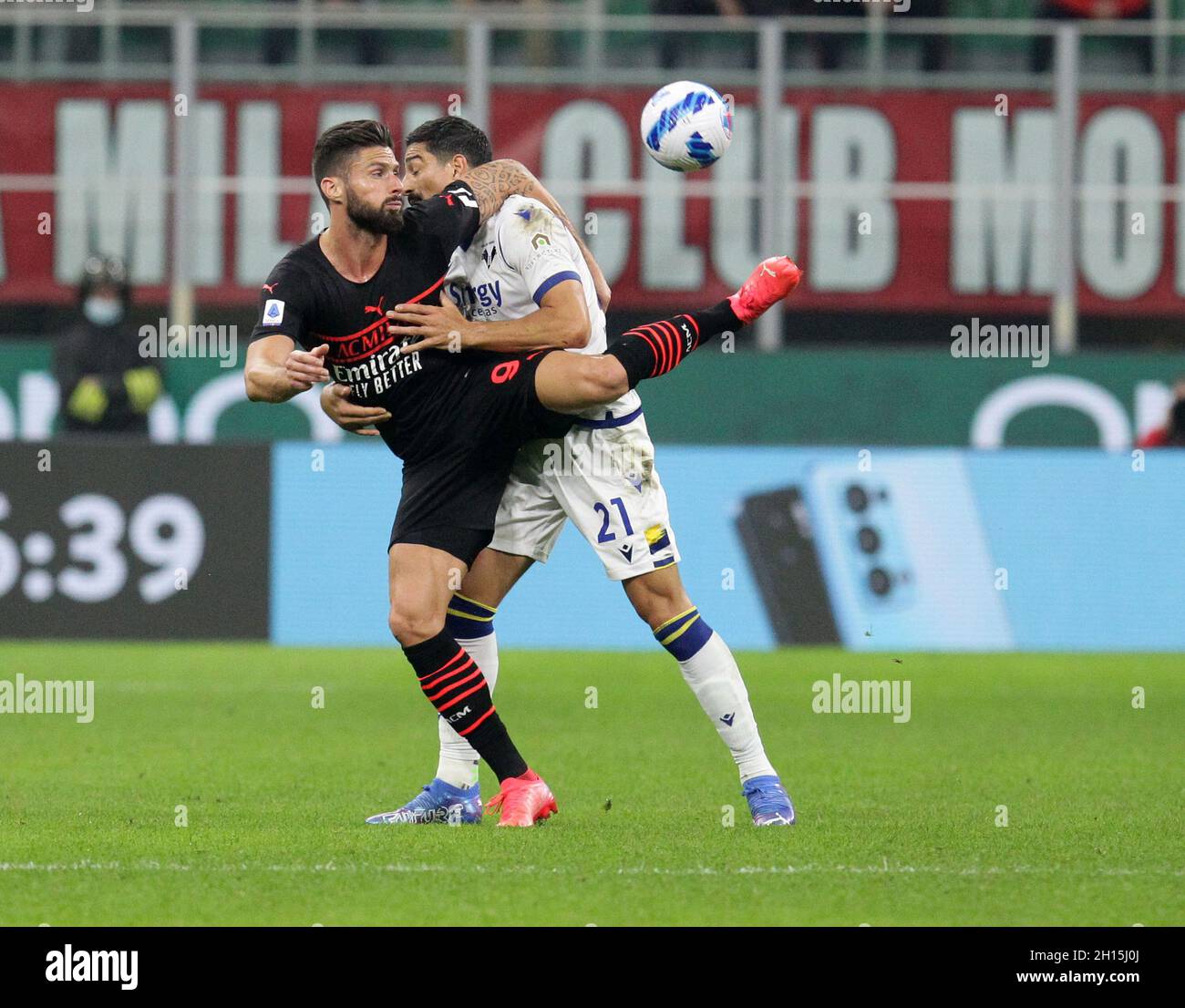 MILANO ITALIA- Ottobre 16 Stadio G Meazza Oliver Giroud in azione durante la Serie A match tra AC Milan e Verona allo Stadio G. Meazza il 16 Ottobre 2021 a Milano. Foto Stock