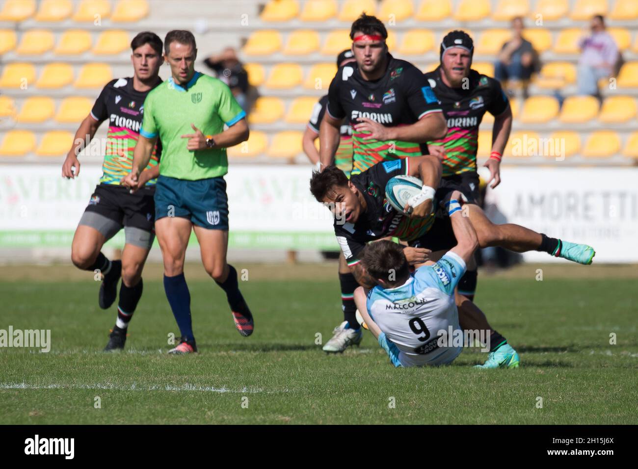 Stadio Sergio Lanfranchi, Parma, Italia, 16 ottobre 2021, Junior LALOIFI (Zebre Parma) è placcato da George HORNE (Glasgow Warriors) durante la partita Zebre Rugby Club vs Glasgow Warriors - United Rugby Championship Foto Stock