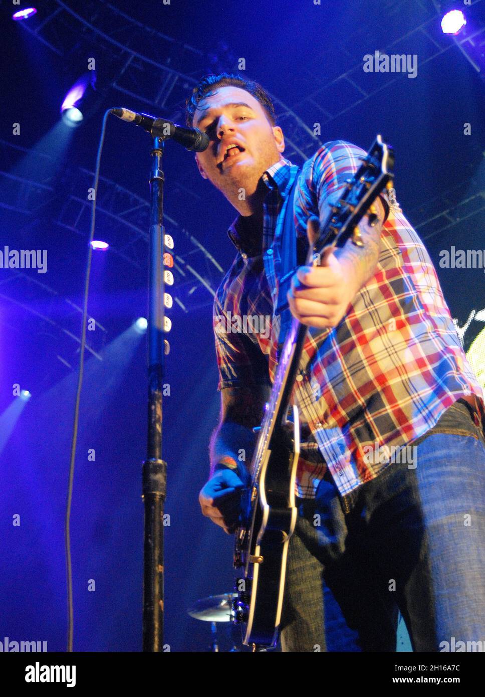DULUTH, GA - SETTEMBRE 01: Chad Gilbert di New Found Glory suona all'Arena al Gwinnett Center il 1 Settembre 2010 a Duluth, Georgia. CREDIT: Chris McKay / MediaPunch Foto Stock