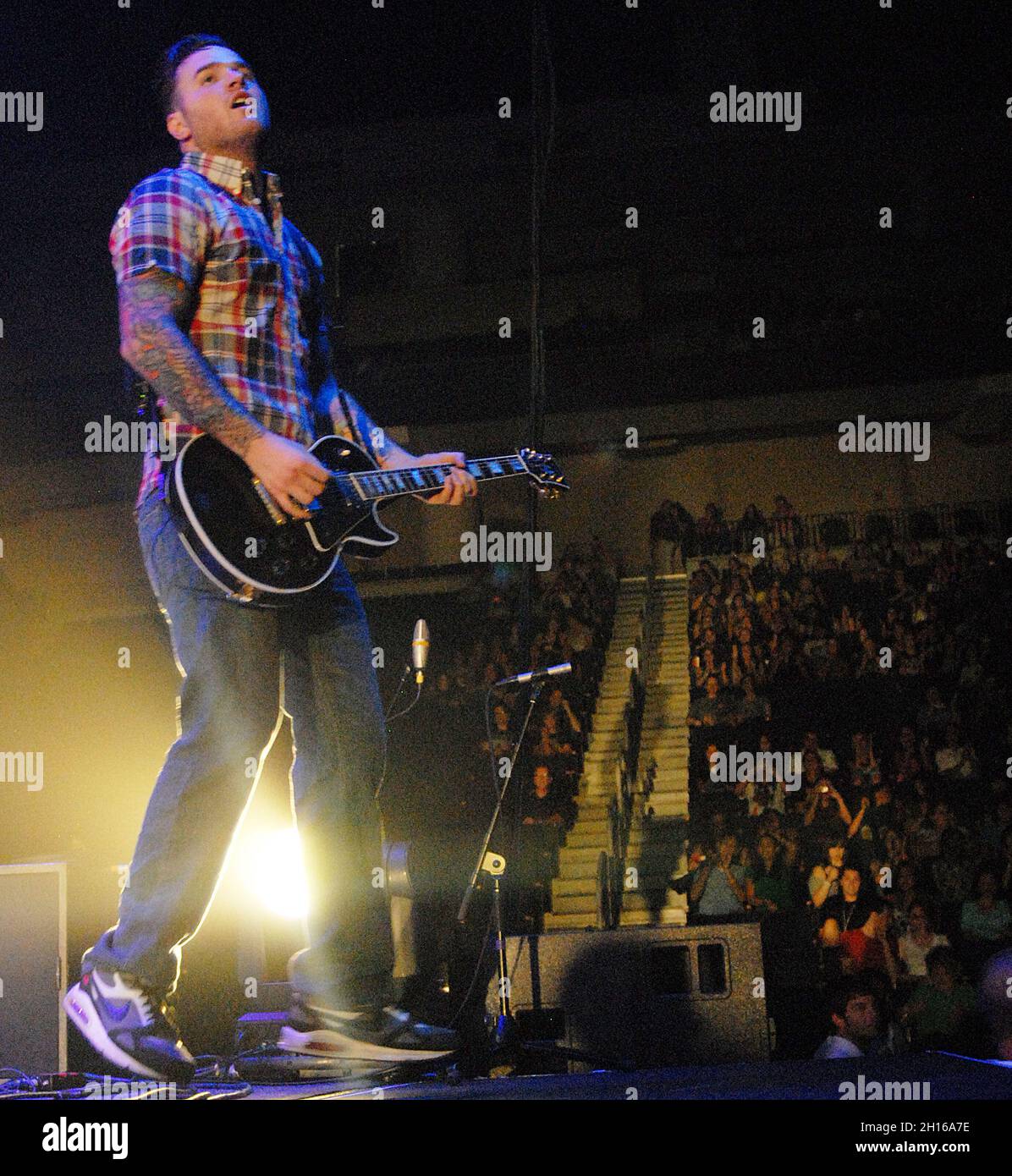 DULUTH, GA - SETTEMBRE 01: Chad Gilbert di New Found Glory suona all'Arena al Gwinnett Center il 1 Settembre 2010 a Duluth, Georgia. CREDIT: Chris McKay / MediaPunch Foto Stock