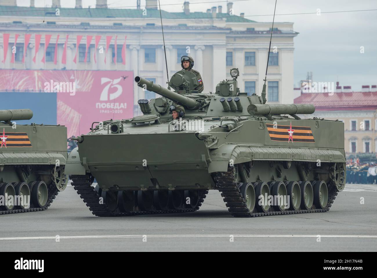 SAN PIETROBURGO, RUSSIA - 20 GIUGNO 2020: Veicolo da combattimento di fanteria - BMP-3 sulle prove della parata militare in onore della Giornata della Vittoria Foto Stock
