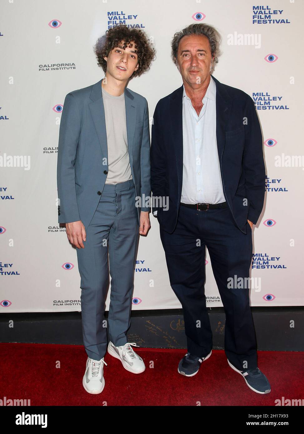 L'attore Filippo Scotti e il regista Paolo Sorrentino arrivano alla proiezione del Mill Valley Film Festival della "mano di Dio" presso lo Smith Rafael Film Center il 16 ottobre 2021 a San Rafael, California. Fotografia di Christopher Victorio/imageSPACE per il Mill Valley Film Festival/Sipa USA Foto Stock