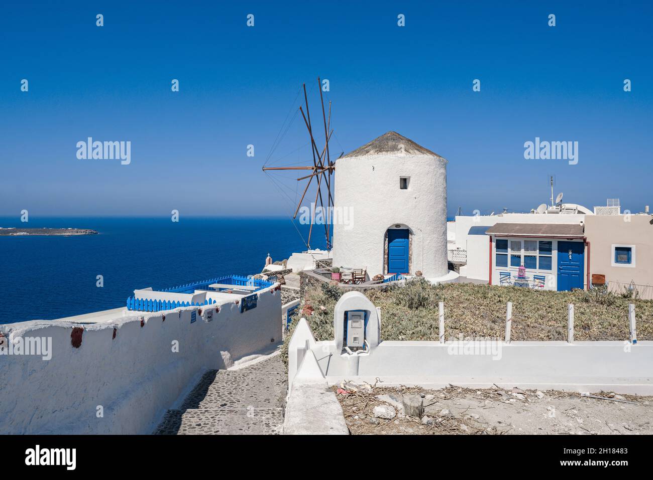Paesaggi e gli edifici architettonici nel villaggio di Oia a Santorini Island in Grecia Foto Stock