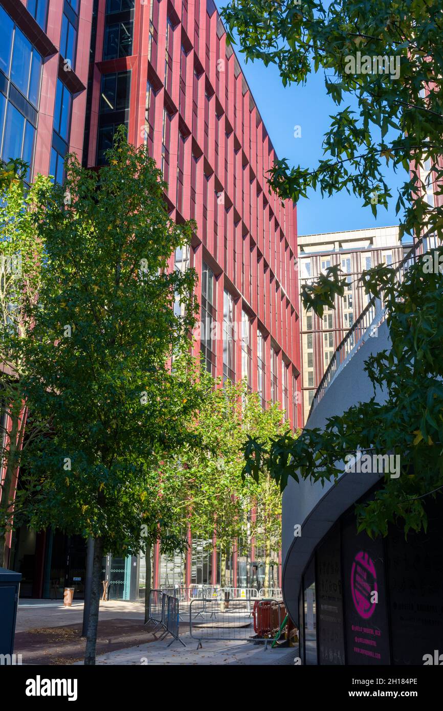 Blocco 4 dello sviluppo di Circle Square, da 'The Green'. Manchester, Inghilterra, Regno Unito Foto Stock