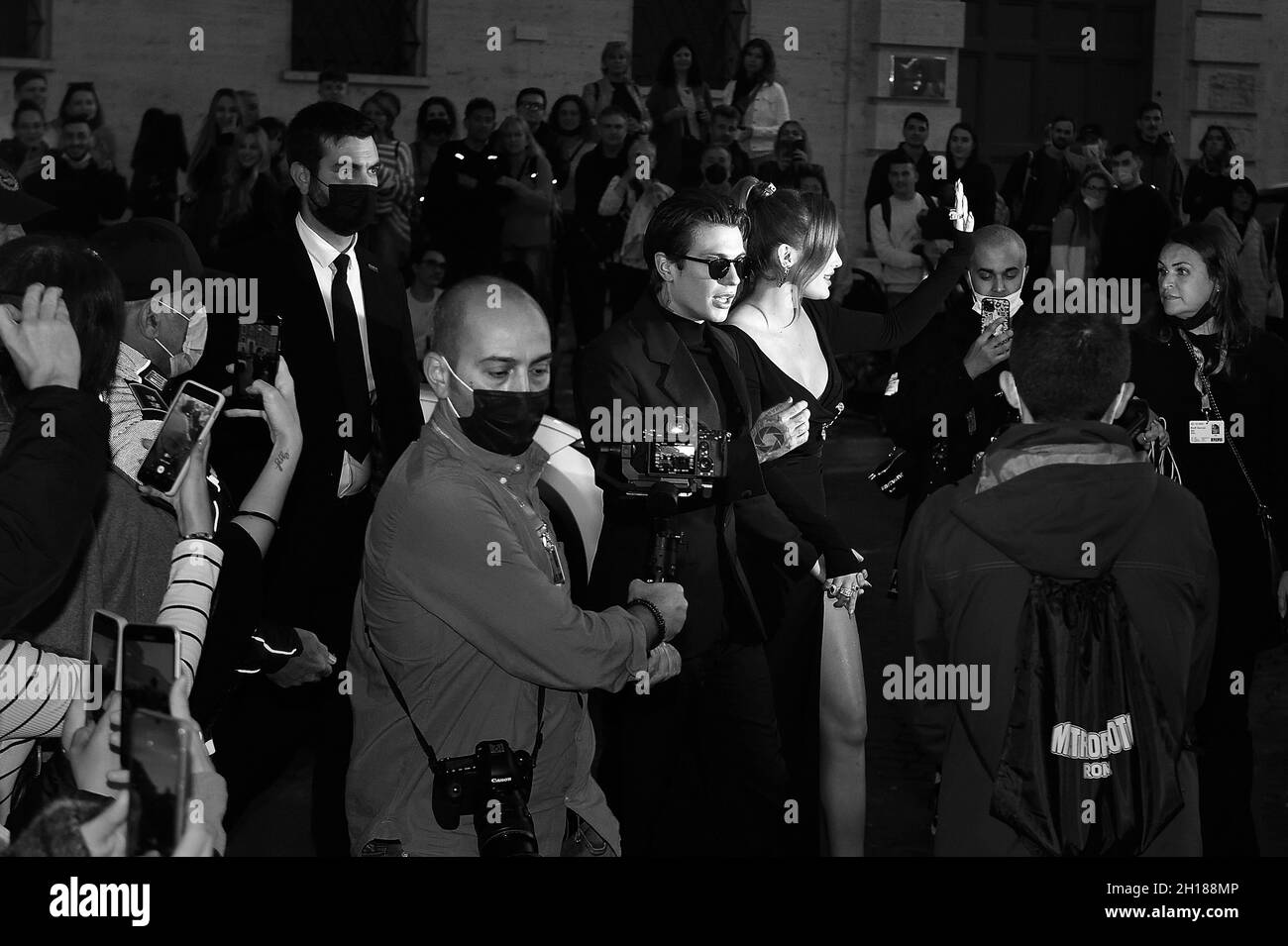 ROMA, ITALIA - OTTOBRE 16: Bella Thorne e Benjamin Mascolo assistono al tappeto rosso del film "Time is Up" durante il 19° Alice nella Città 2021 all'Auditorium della conciliazione il 16 ottobre 2021 a Roma. Foto Stock