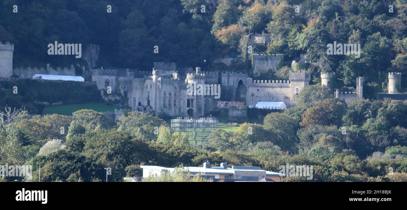 Gwrych Castello di Abergele Galles del Nord. Ultime settimane di costruzione al castello di Gwrych, colpi del castello mostrano una struttura improvvisata che può essere un cespuglio di prova Foto Stock
