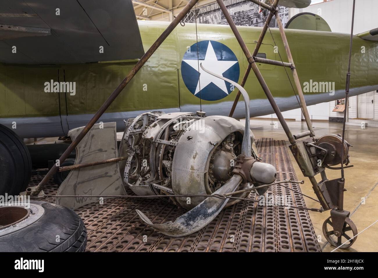 Un bombardiere pesante del Liberator WWII consolidato B-24 presso l'Hill Aerospace Museum dello Utah. Foto Stock