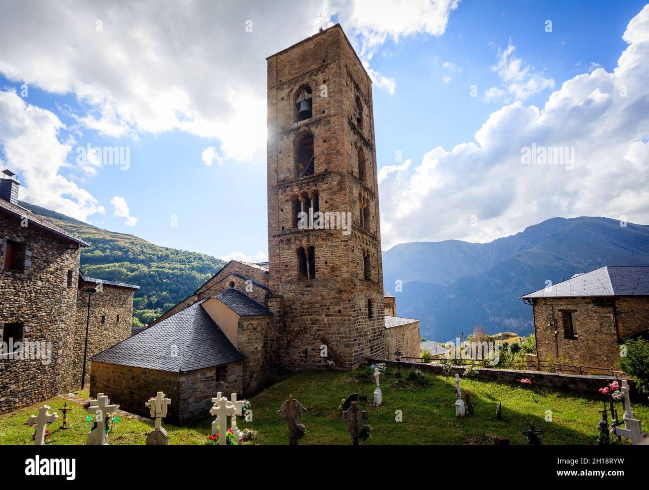 La chiesa romanica di Natividad de Durro nella Valle del Boi è un sito patrimonio dell'umanità dell'UNESCO. Catalogna. Spagna. Foto Stock