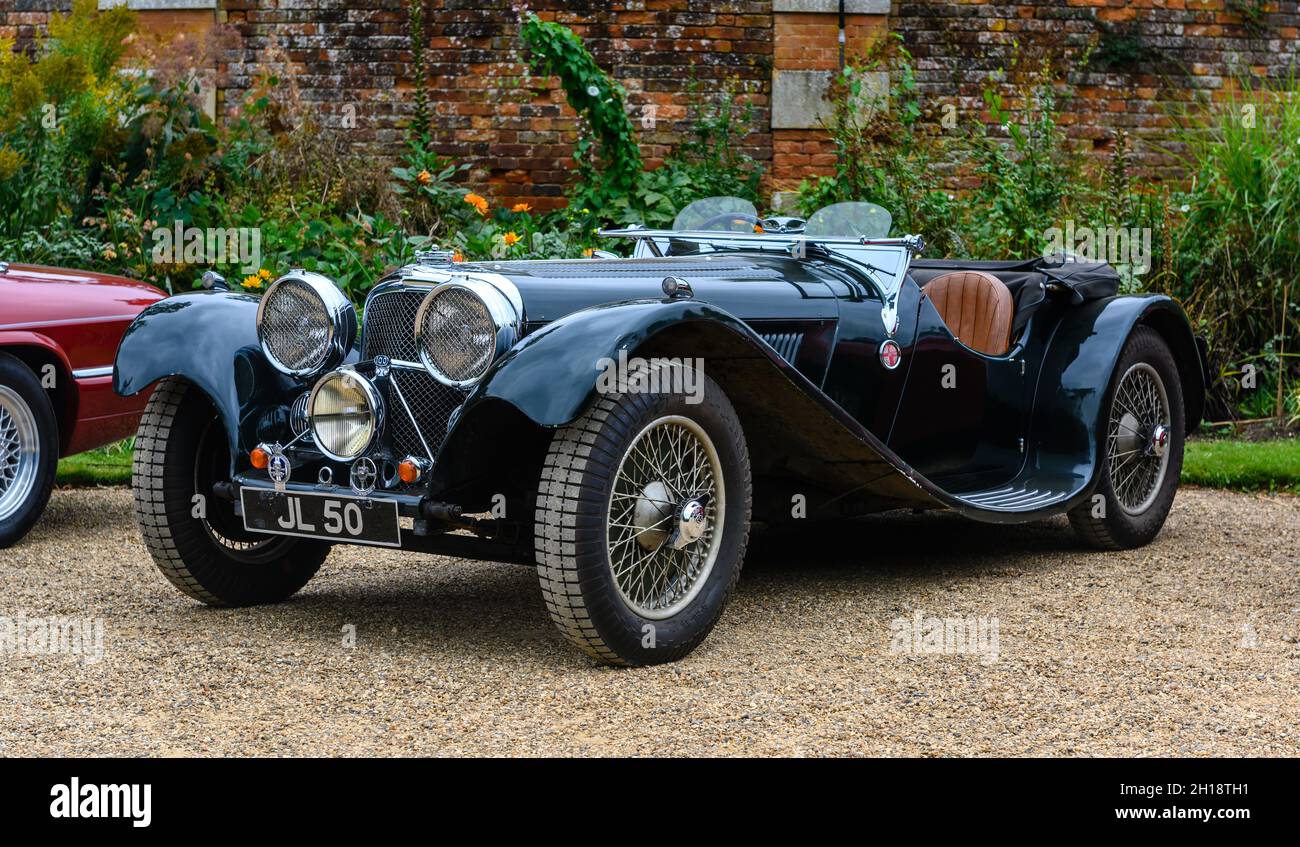 Partecipanti al Concours of Elegance 2021 in Hampton Court Place Foto Stock