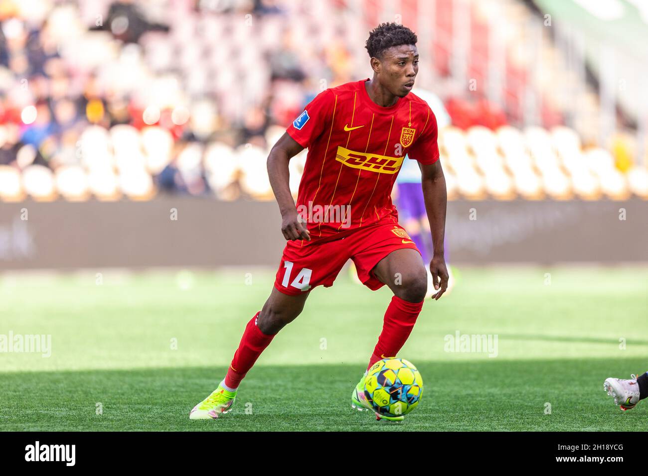 Farum, Danimarca. 17 ottobre 2021. Abu Francis (14) del FC Nordsjaelland visto durante la 3F Superliga partita tra FC Nordsjaelland e FC Midtjylland in diritto al Dream Park di Farum, Danimarca. (Photo Credit: Gonzales Photo/Alamy Live News Foto Stock