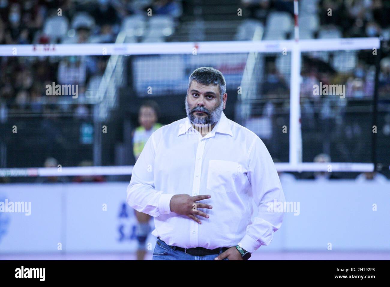 Roma, Italia. 17 ottobre 2021. Pala EUR, Roma, Italia, 17 ottobre 2021, Allenatore Stefano Saia (Roma Volley Club) durante acqua&Sapone Roma Volley Club vs Imoco Volley Conegliano - Pallavolo Serie Italiana A1 Donne Match Credit: Live Media Publishing Group/Alamy Live News Foto Stock