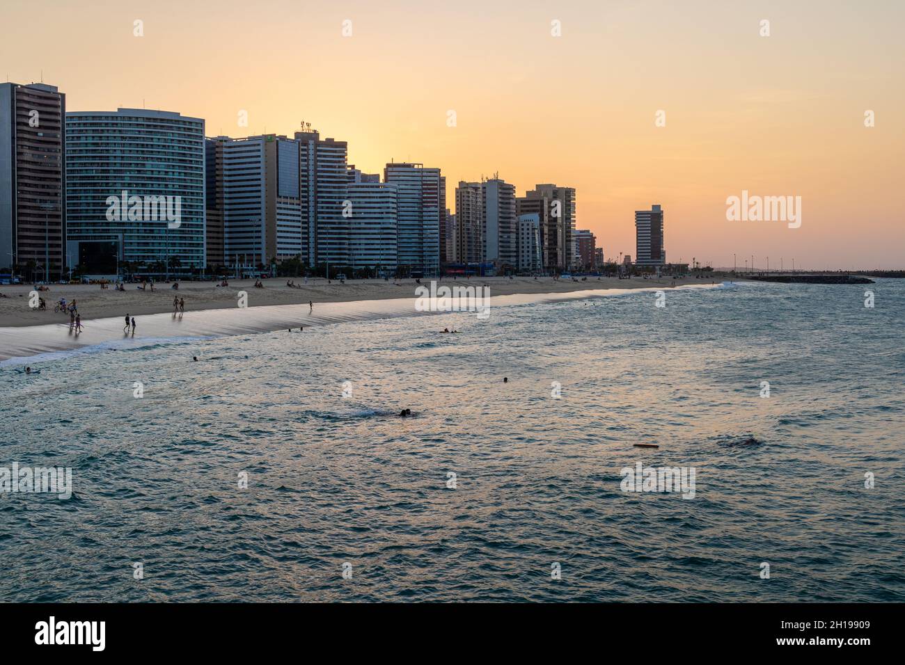 Tramonto sul bordo della città di Fortaleza nel nord-est del Brasile Foto Stock