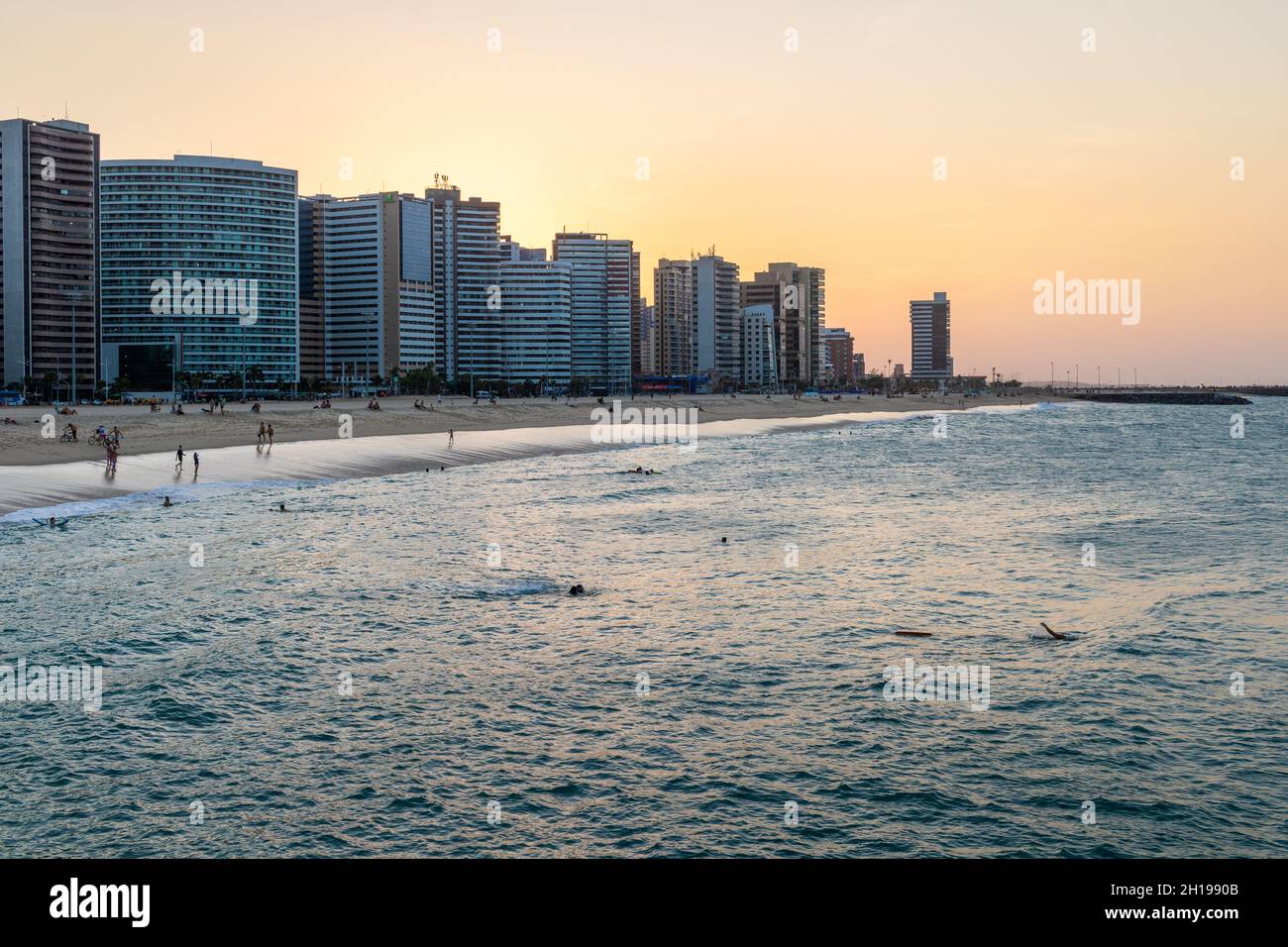 Tramonto sul bordo della città di Fortaleza nel nord-est del Brasile Foto Stock
