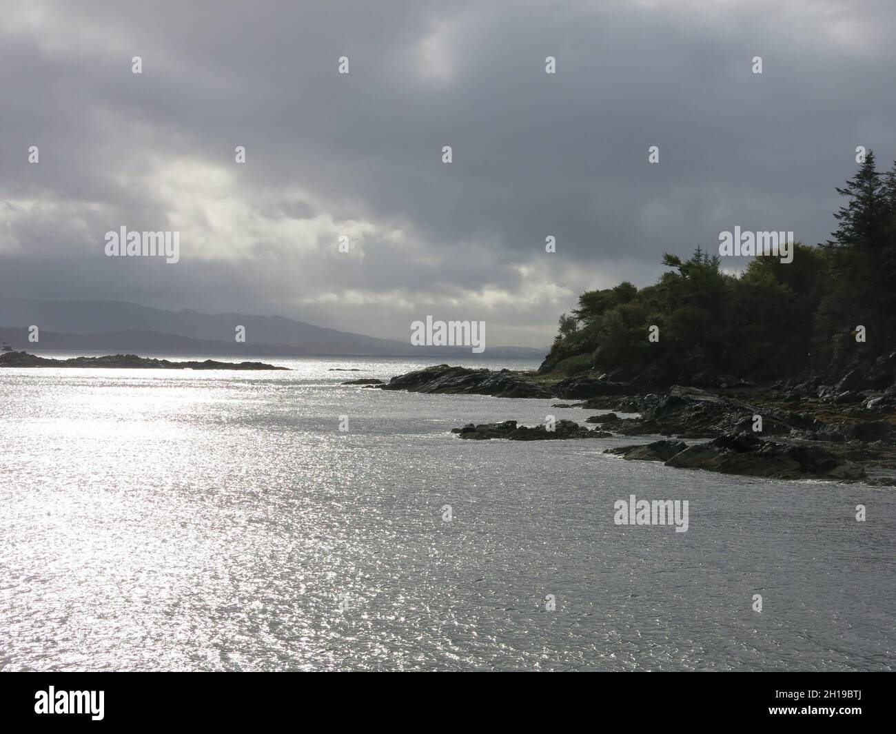 Il paesaggio costiero della Scozia al largo dell'isola di Skye Foto Stock