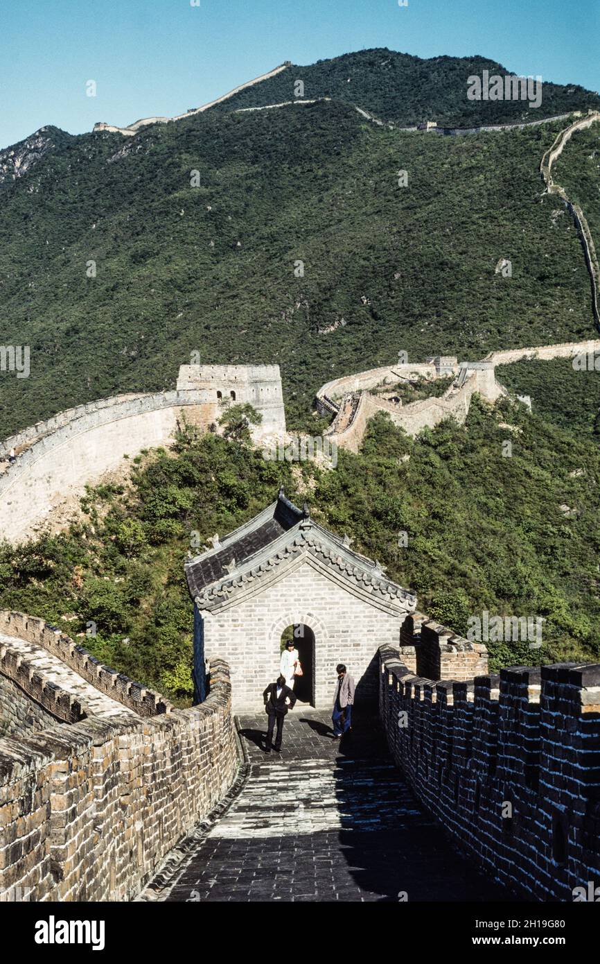 Classica architettura cinese nel tetto piastrellato di un edificio a Mutianyu, Cina. Foto Stock