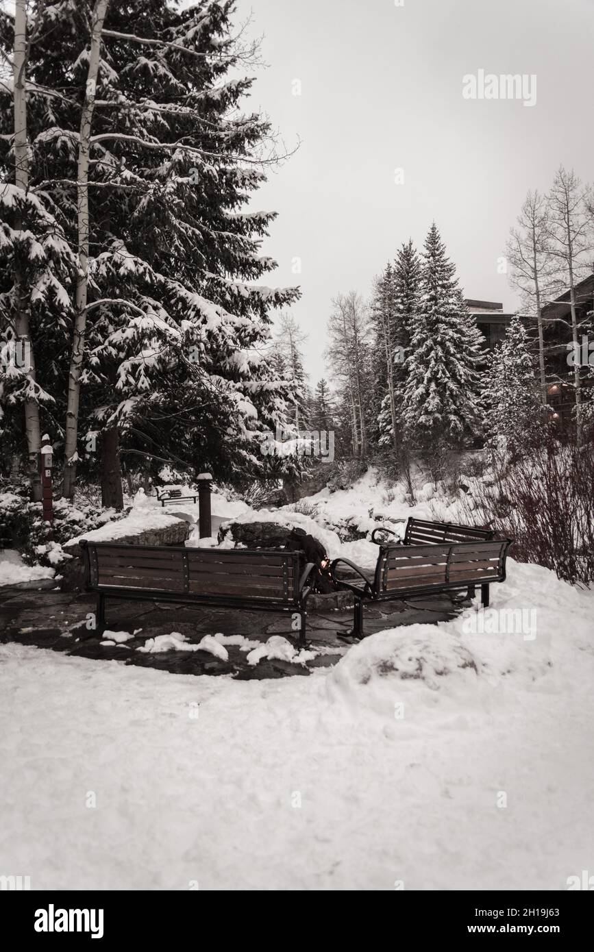 Un camino all'aperto a Vail, Colorado durante l'inverno. Foto Stock