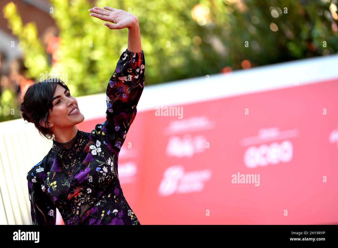 Roma, Italia. 17 ottobre 2021. Rocio Munoz Morales si pone per i fotografi durante il tappeto rosso del film Donne di Calabria alla sedicesima edizione del Festival del Film di Roma . Roma, 17 ottobre 2021Foto Andrea Staccioli/Insidefoto Credit: Insidefoto srl/Alamy Live News Foto Stock