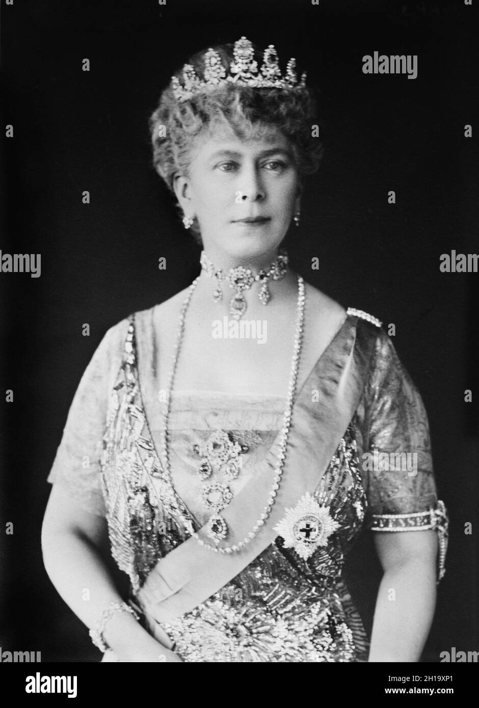 Mary of Teck (1867-1953), Regina del Regno Unito e domini britannici 1910-1936 come moglie di re Giorgio V, Half-length Portrait, Bain News Service, 1920 Foto Stock