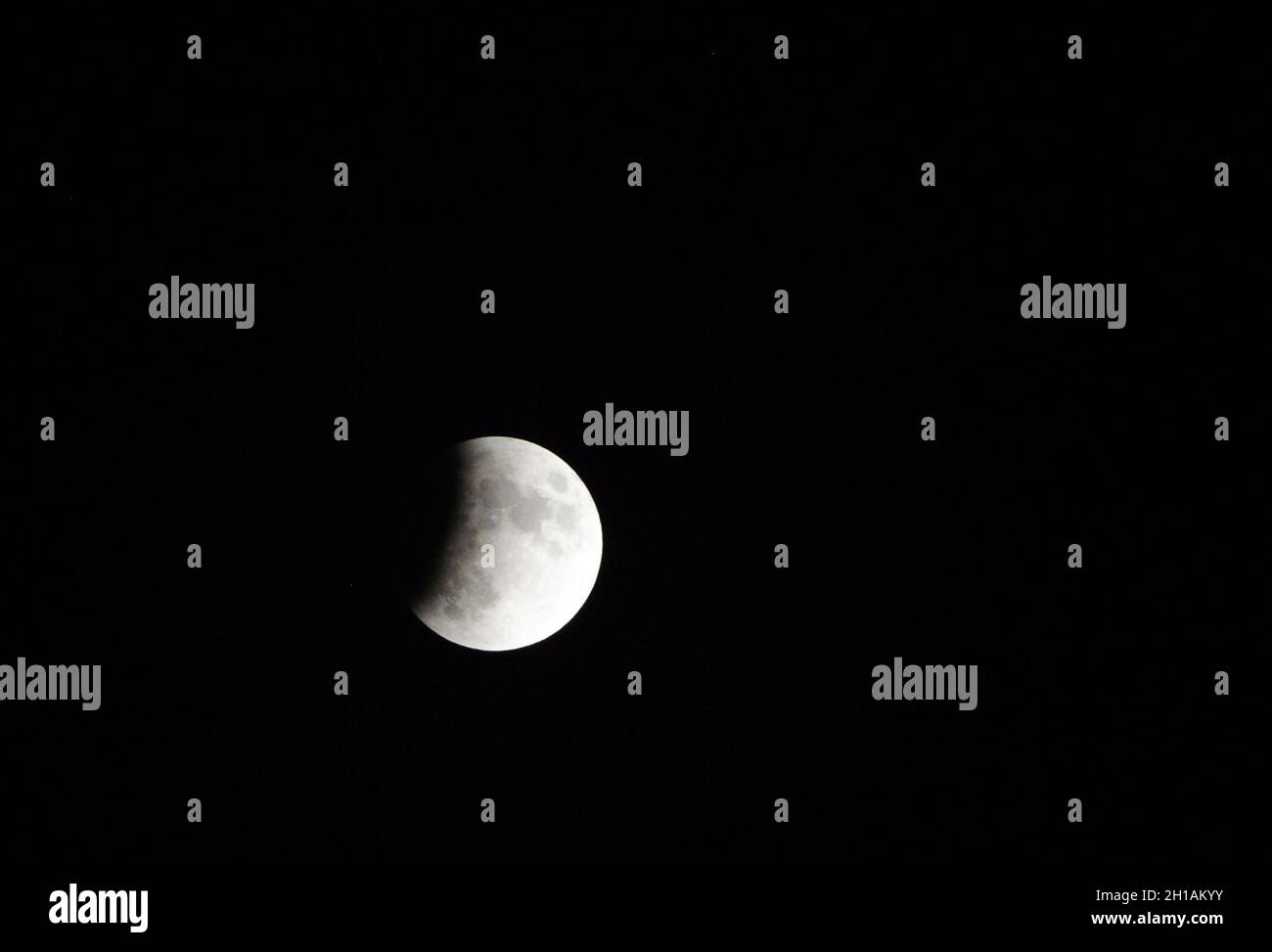 Un'eclissi lunare su Israele. Luglio 2019 Foto Stock