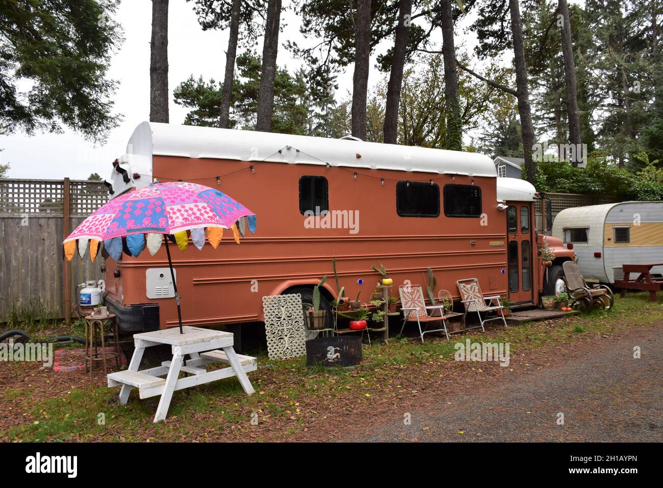 Vintage alluminio Trailers in metallo a Sou'wester Historic Lodge & Vintage Travel Trailer Resort a Seaview, Long Beach Peninsula, Washington state, USA. Foto Stock