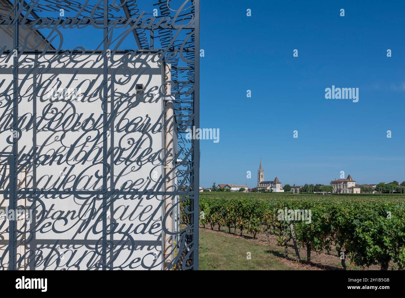 Château Certan de May con Pomerol in vista. L'azienda vinicola fu fondata dalla famiglia de May, che si stabilì in Francia dalla Scozia nel Medioevo. Foto Stock