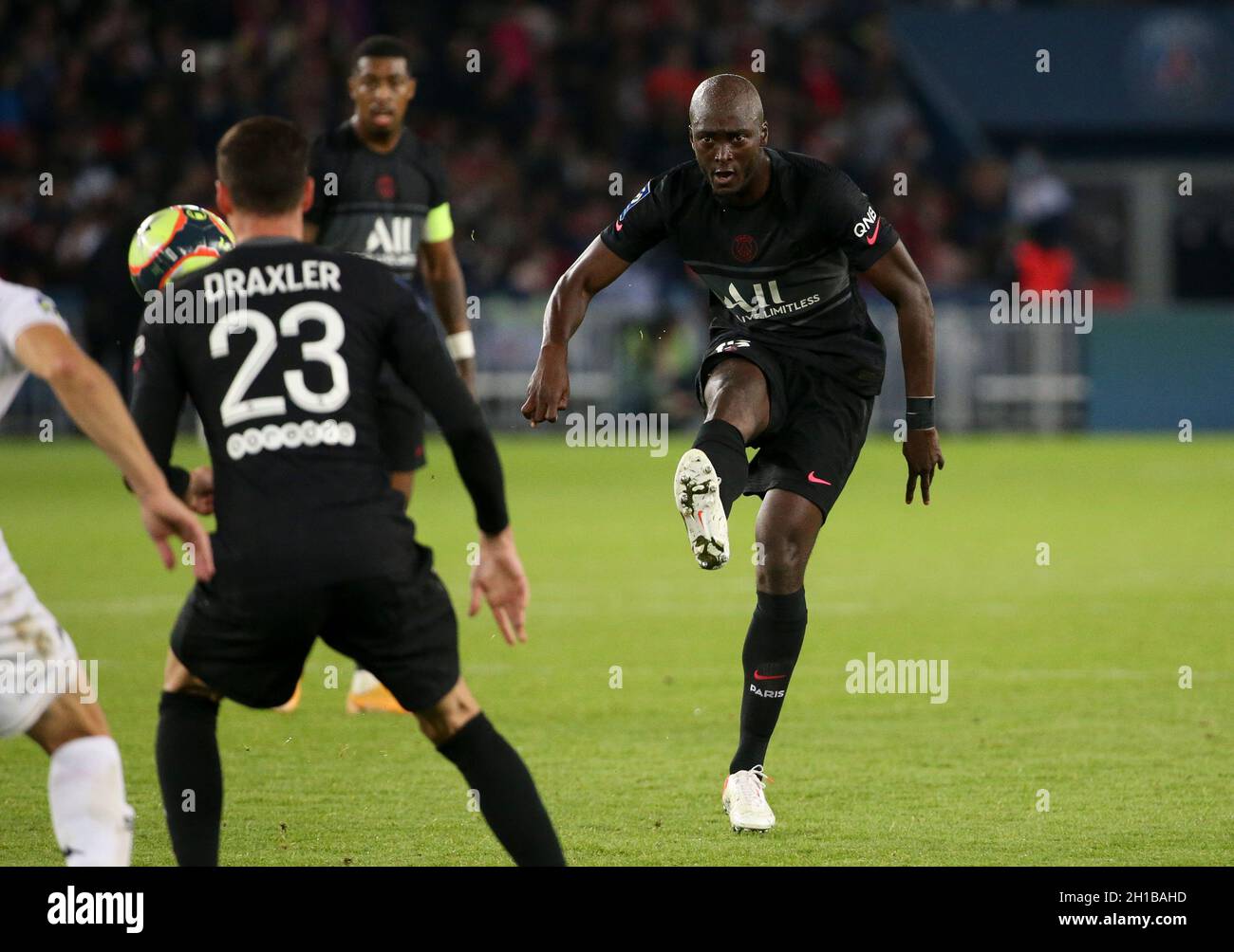 Danilo Pereira del PSG durante il campionato francese Ligue 1 partita di calcio tra Parigi Saint-Germain (PSG) e SCO Angers il 15 ottobre 2021 allo stadio Parc des Princes di Parigi, Francia - Foto Jean Catuffe / DPPI Foto Stock