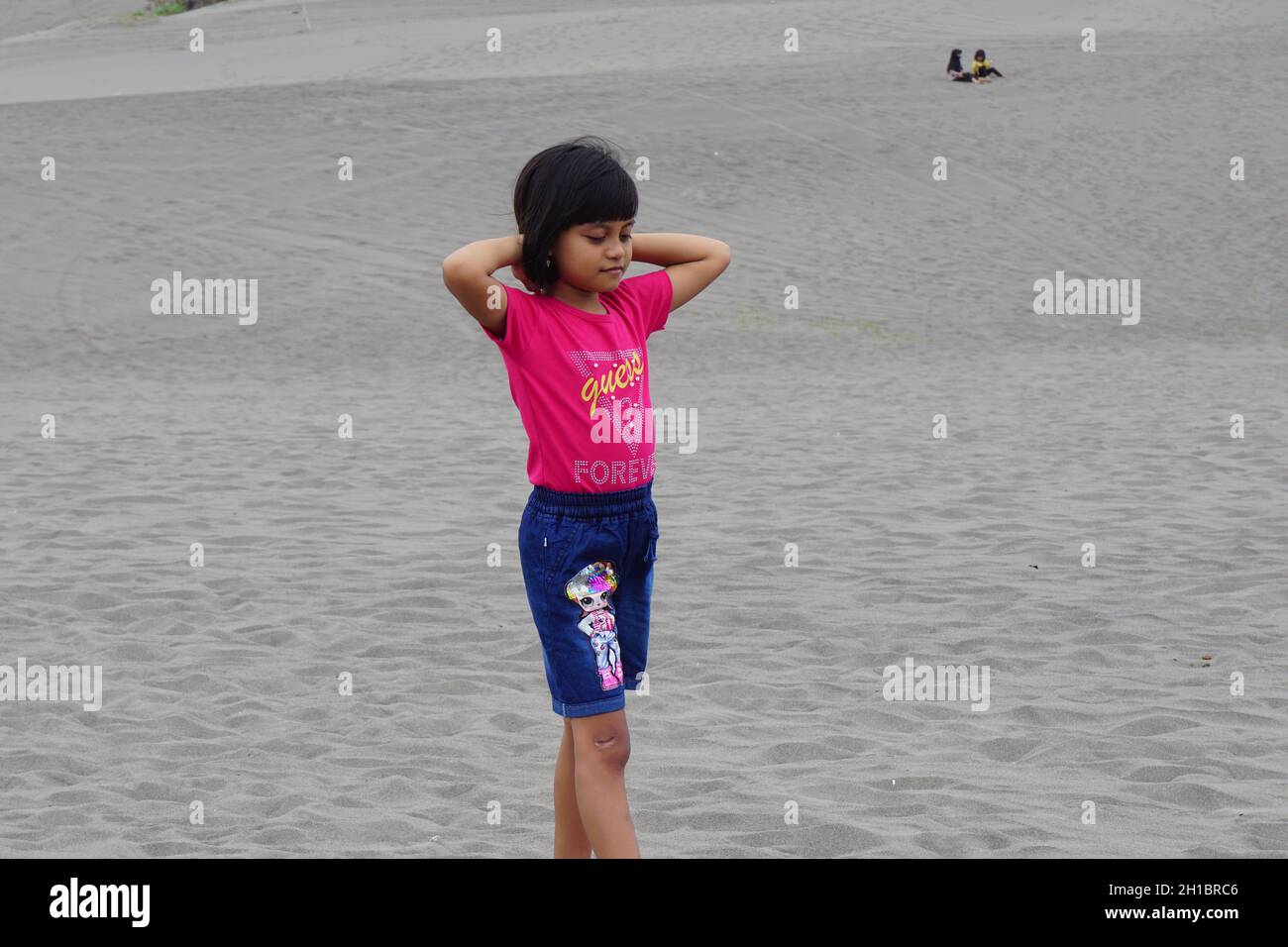 Persone su Gumuk Pasir, Yogyakarta. Gumuk pasir significa dune di sabbia Foto Stock