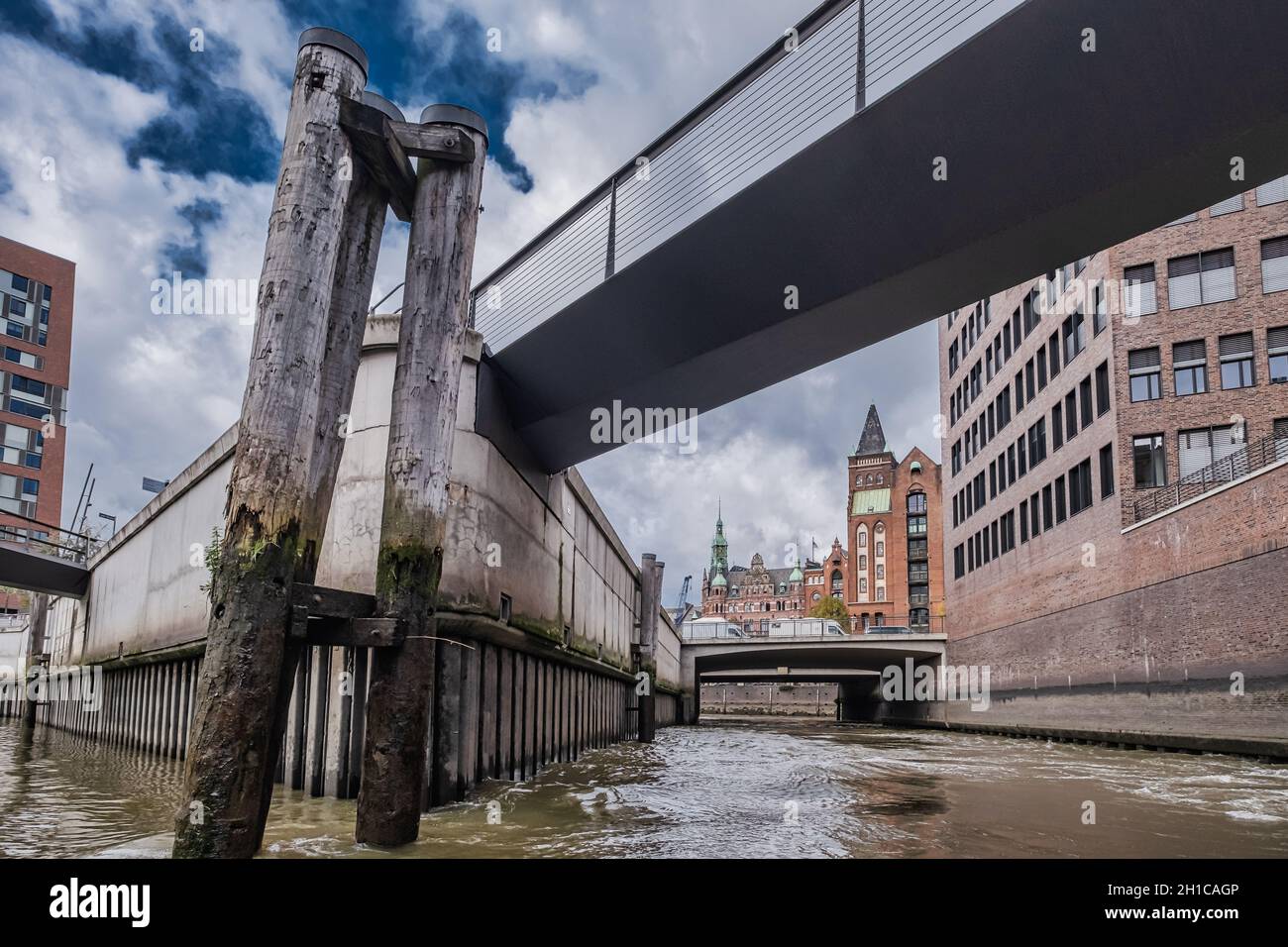 Canali e magazzini a Speicherstadt di Amburgo, Germania Foto Stock