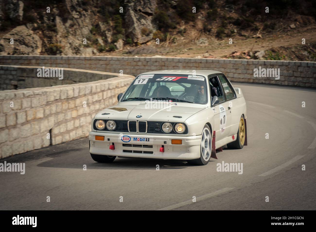 Occhiatana, Corsica, Francia - 7 ottobre 2020: Stephane Porquie compete nella sua BMW M3 nel Tour de Corse Historique 2021 Foto Stock