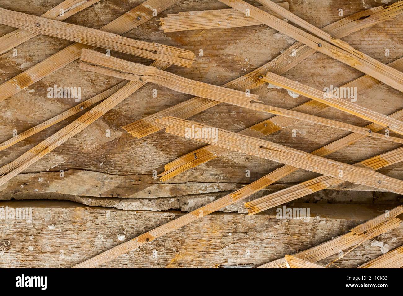 Muro di mattatura nel vecchio appartamento prima di un nuovo rinnovo Foto Stock