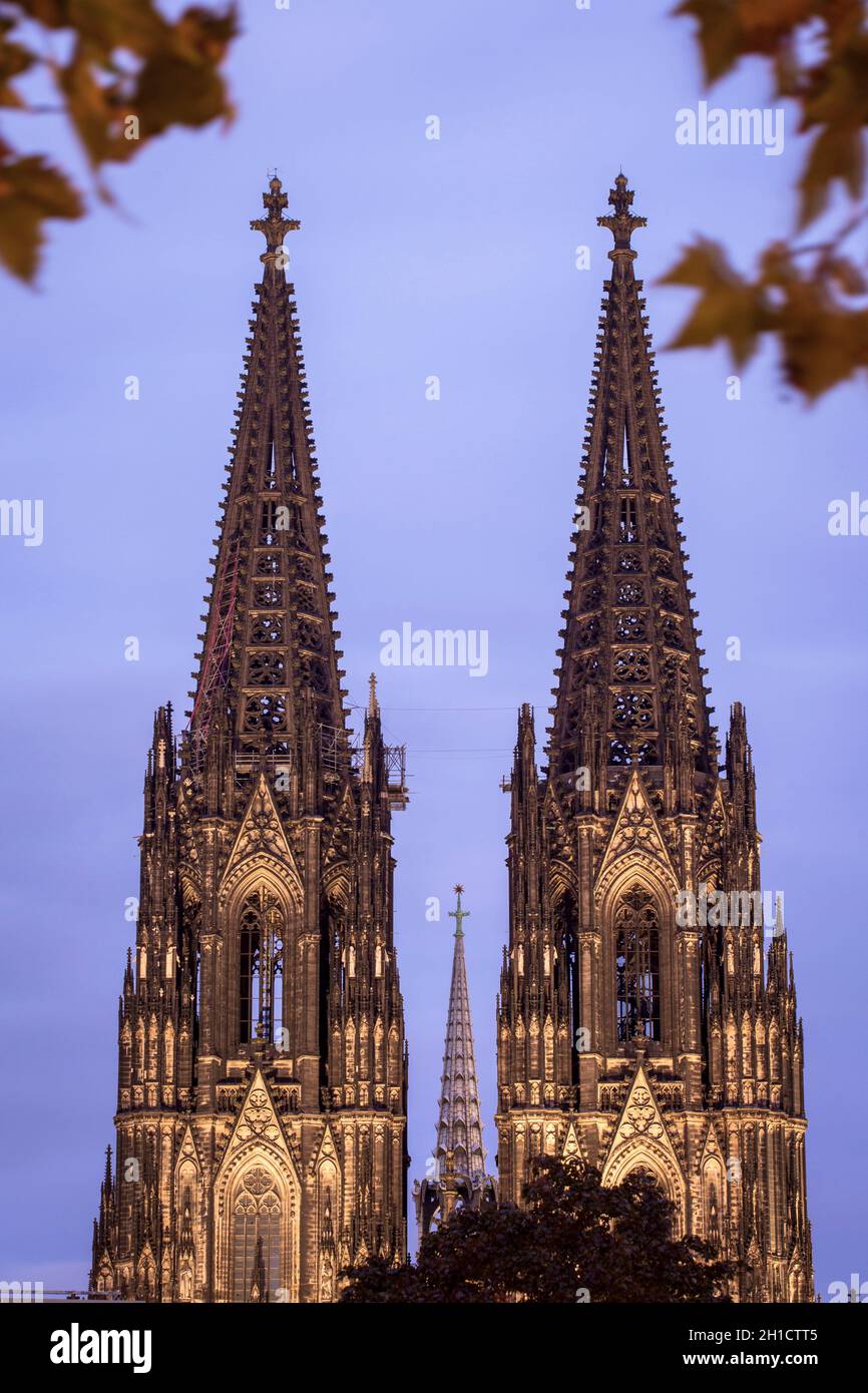 La facciata ovest della cattedrale di Colonia, Germania. die Westfassade des Doms, Koeln, Deutschland. Foto Stock