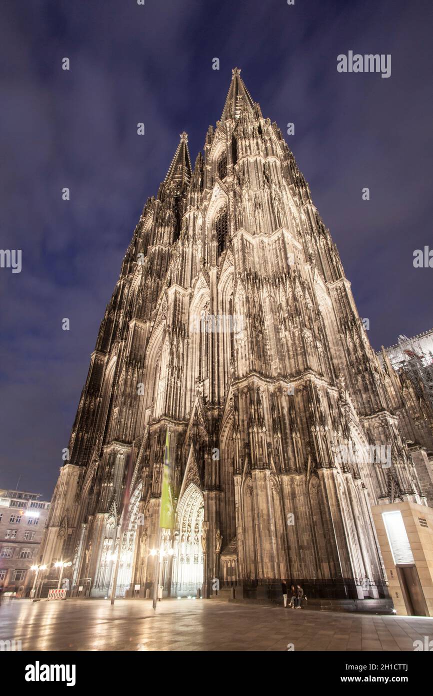 La facciata ovest della cattedrale di Colonia, Germania. die Westfassade des Doms, Koeln, Deutschland. Foto Stock